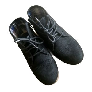 Girl's Black boots